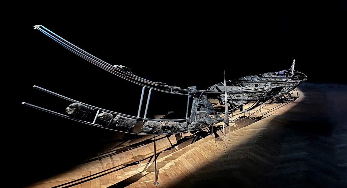 New insights into an iron age boat: Dating and materials analysis